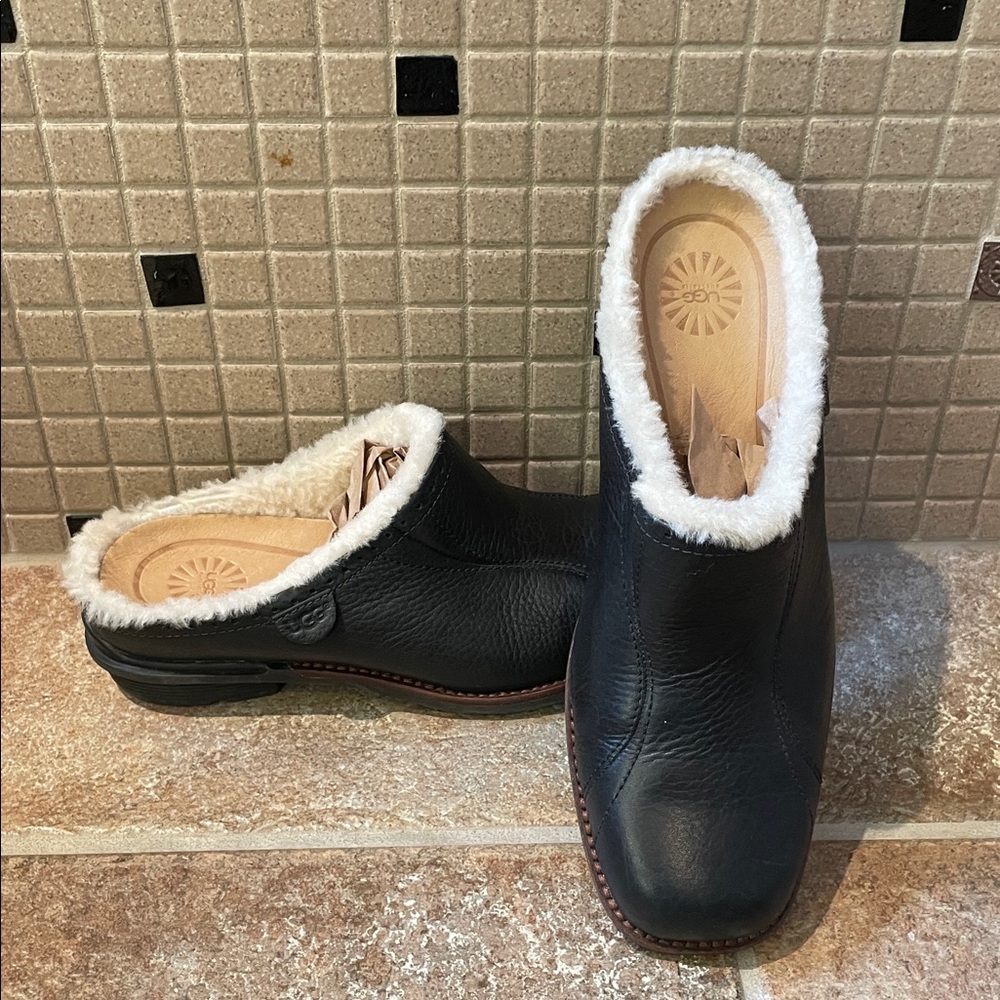 Women's UGG Langford 5744 Black Shearling mule slide